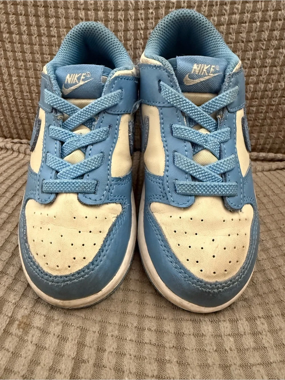 Nike Kids Low-Top Sneakers in Sky Blue and White